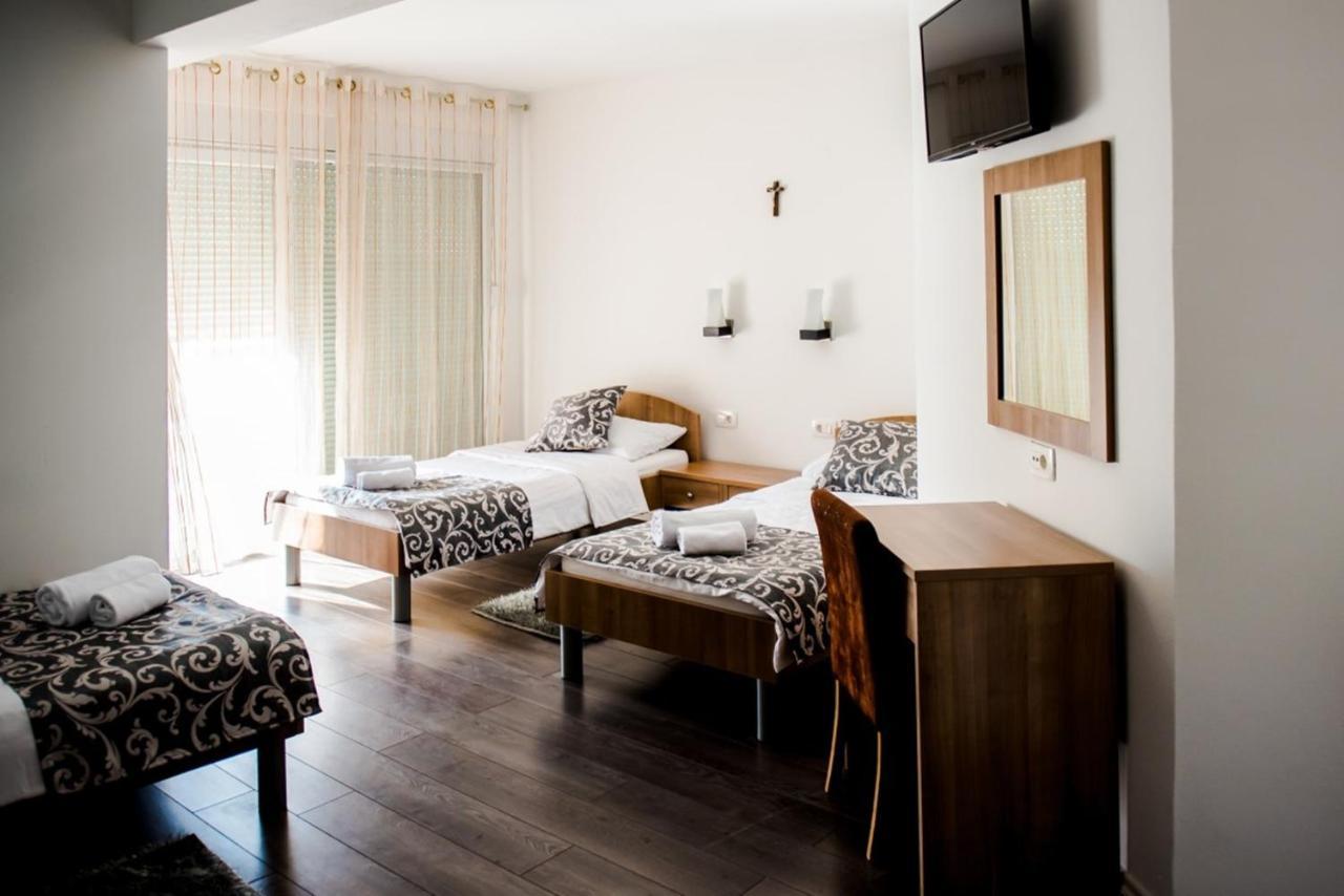 Hotel Villa Monako เมจูโกเรีย ภายนอก รูปภาพ