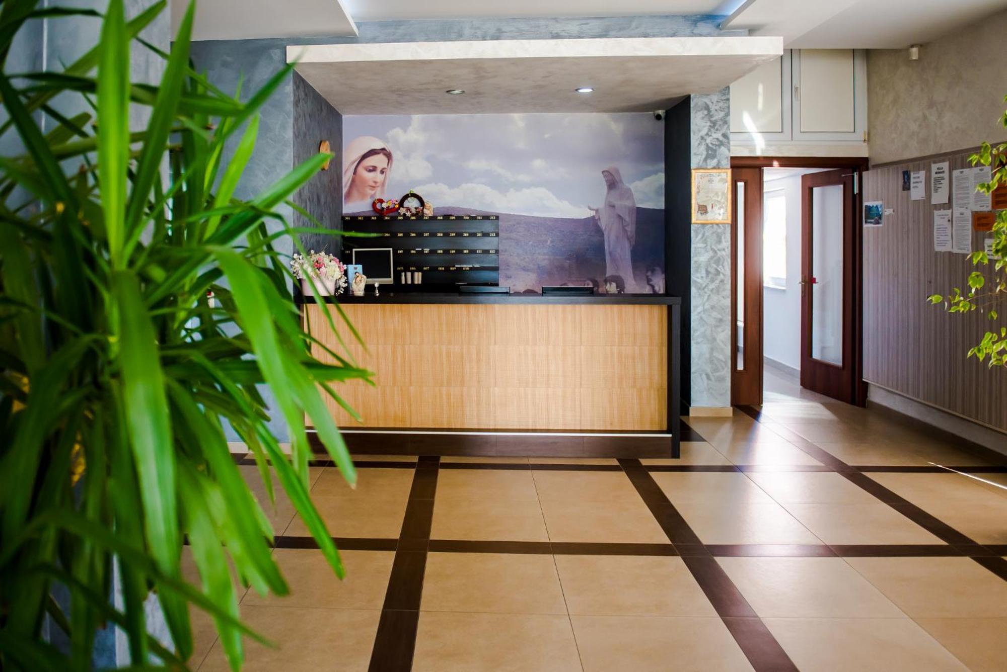 Hotel Villa Monako เมจูโกเรีย ภายนอก รูปภาพ