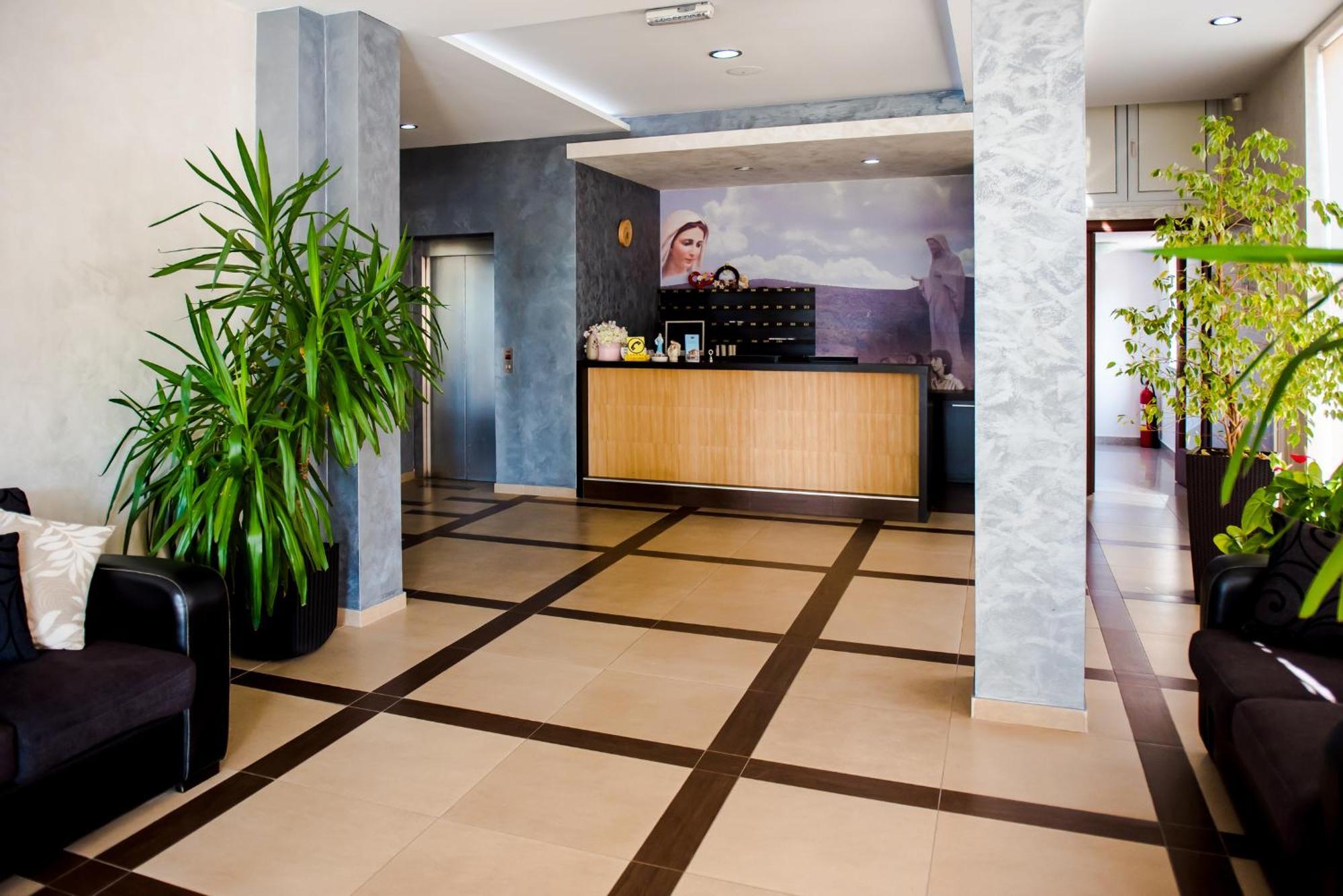 Hotel Villa Monako เมจูโกเรีย ภายนอก รูปภาพ