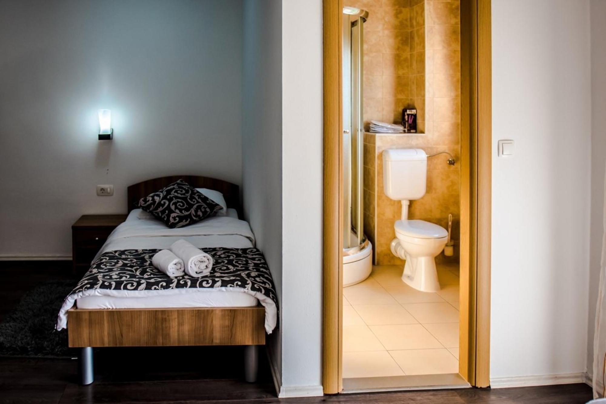 Hotel Villa Monako เมจูโกเรีย ภายนอก รูปภาพ